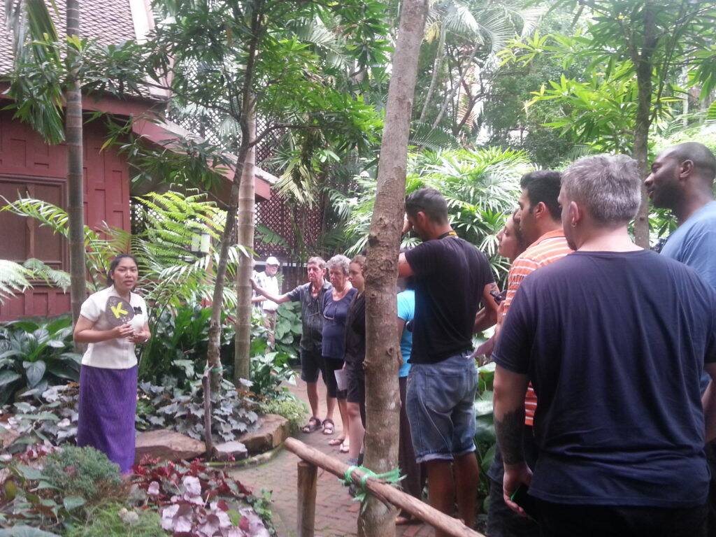 Guia tailandesa com o nosso grupo - Jim Thompson Guia tailandesa com o nosso grupo