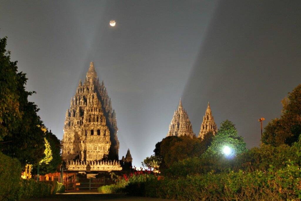 Prambanan temple hindu em Yogyakarta na Indonesia - Kawah Putih - Indonesia - Viagem pela Ásia