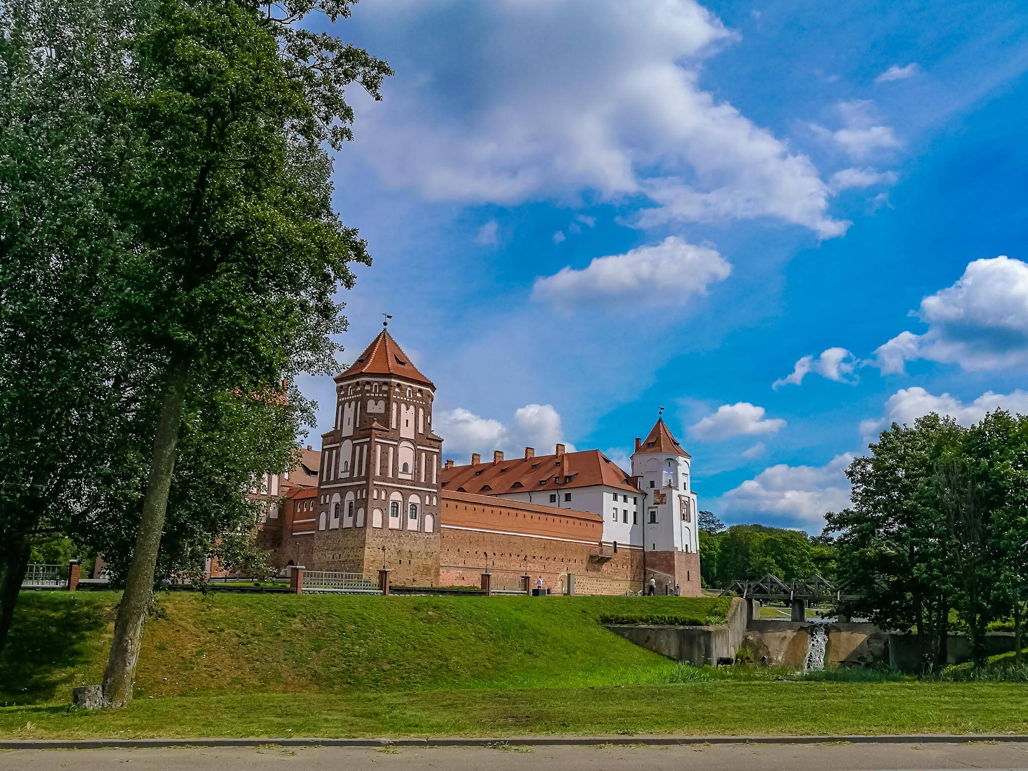 O Mir Castle na cidade de Mir ao centro da Bielorrússia. | Foto: Bruno/@naproadavida - Seguro Viagem para a Bielorrússia