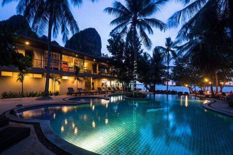 Piscina do Sand Sea Resort em Railay, Krabi - Foto: divulgação - onde ficar em Krabi