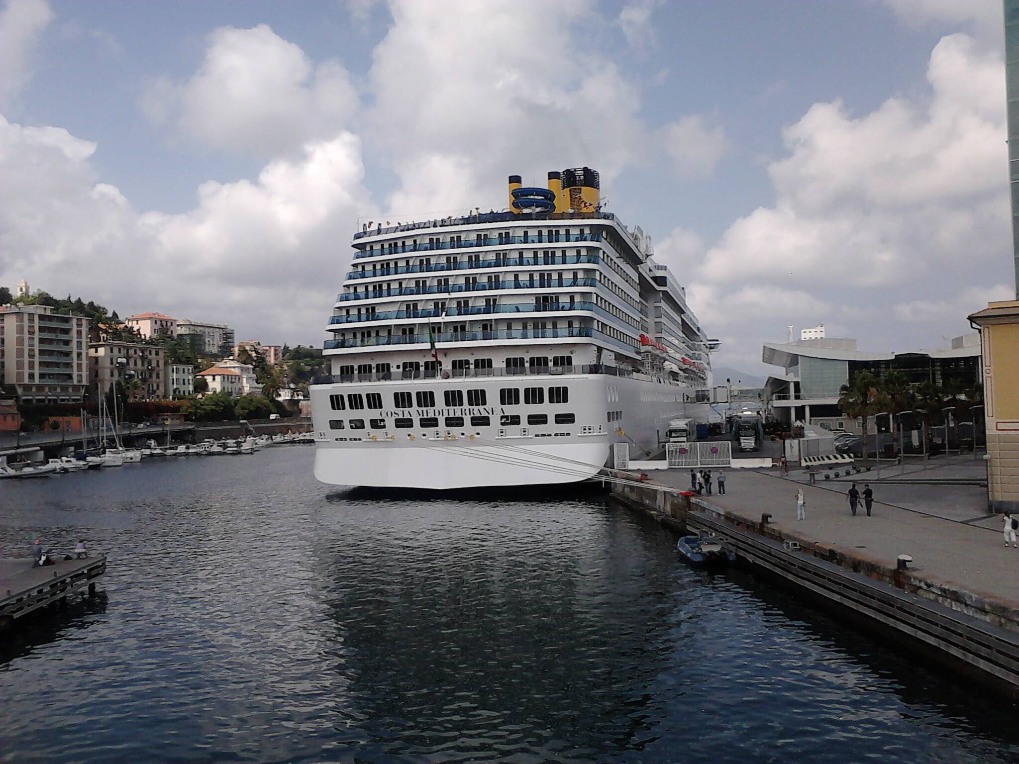 O dia do embarque em Savona: Costa Mediterranea