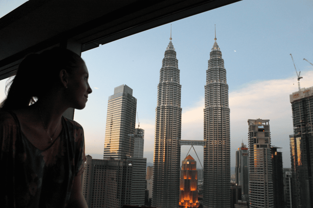 Vista das Petronas Twin Towers no SkyBar - Kuala Lumpur, Malásia