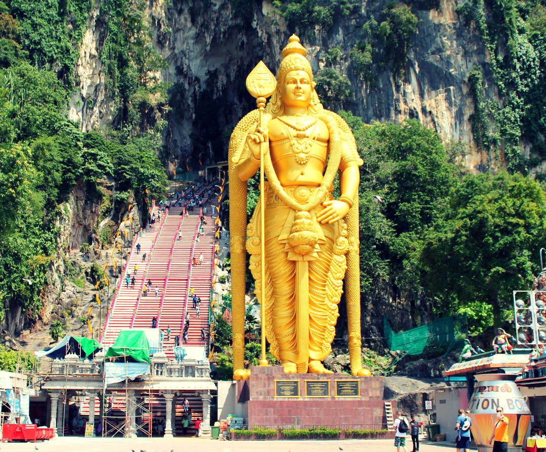 Lord Murugan em Batu Caves - onde ficar em Kuala Lumpur