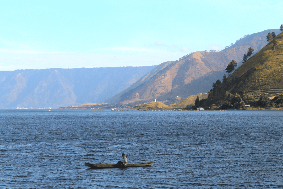 Tongging com vista para o Lake Toba, na ilha de Sumatra (uma das ilhas mais interessantes daIndonésia)