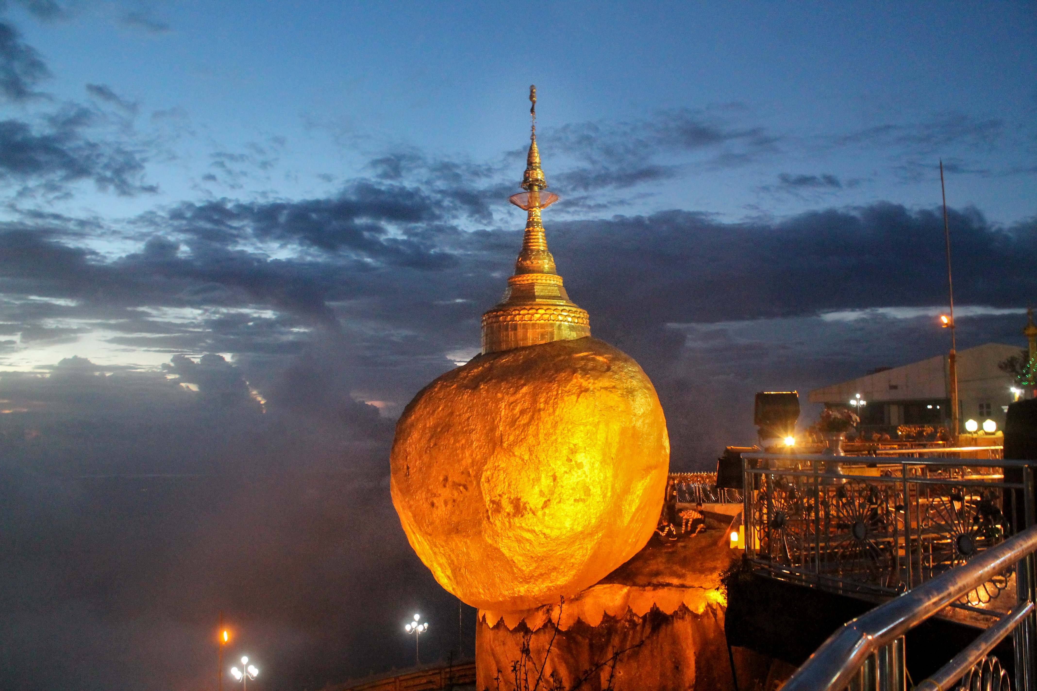 Golden Rock (Kyaiktiyo Pagoda) no Myanmar
