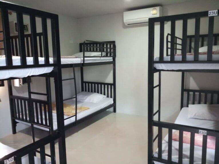 Dormitório do Stones Bar Dorm em Phi Phi | Foto: divulgação 