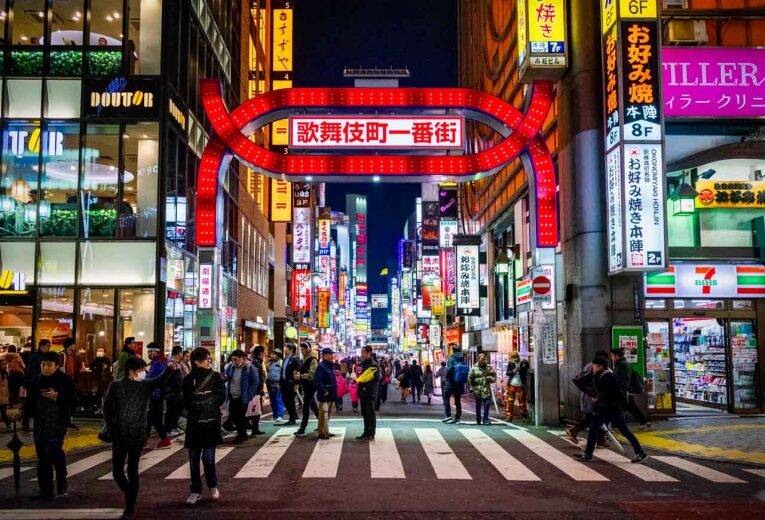 A região de Kabukicho, onde ficam as Red Lights de Tóquio