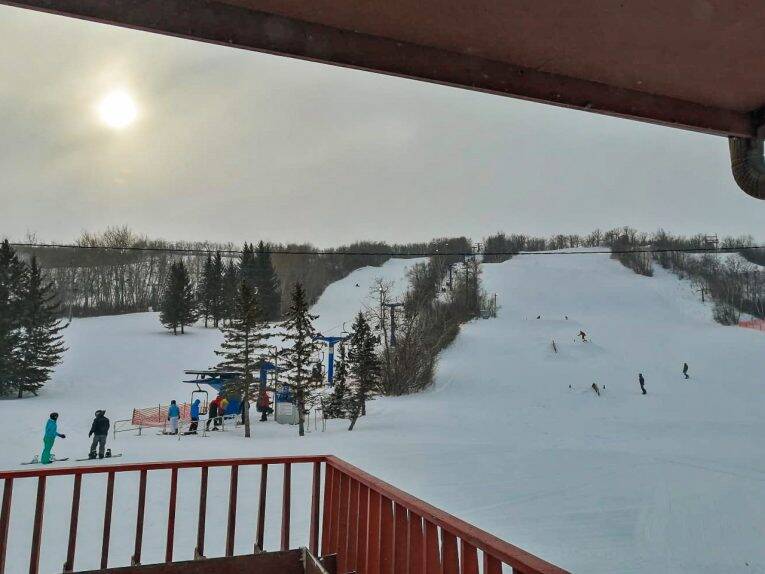 Pistas de ski/snowboard do Holiday Mountain Resort. 