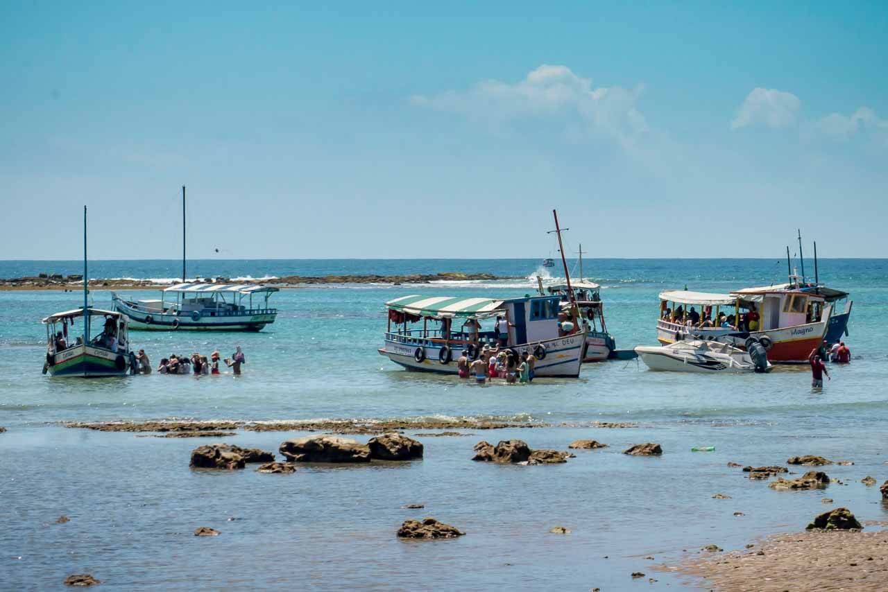 Barcos de passeio no Nordeste Brasileiro