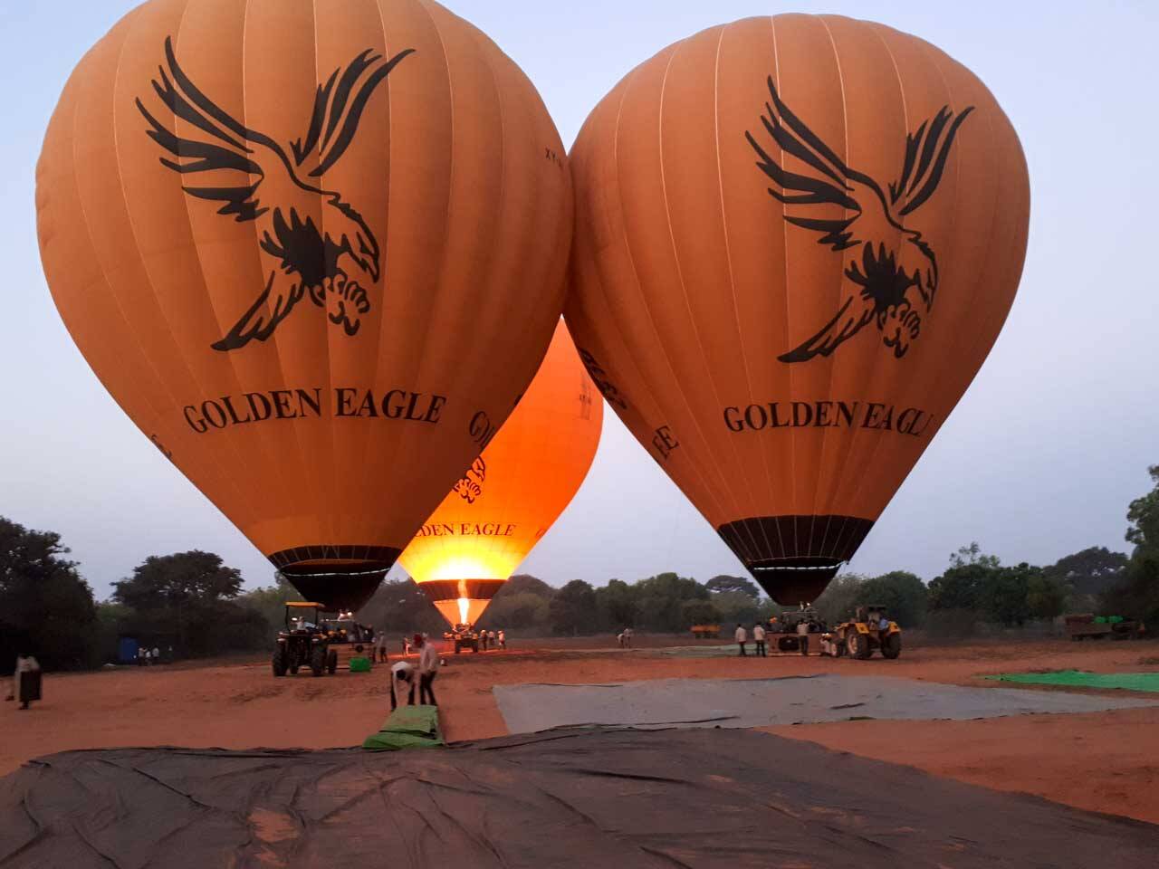 Balões da empresa Golden Eagle no Myanmar.